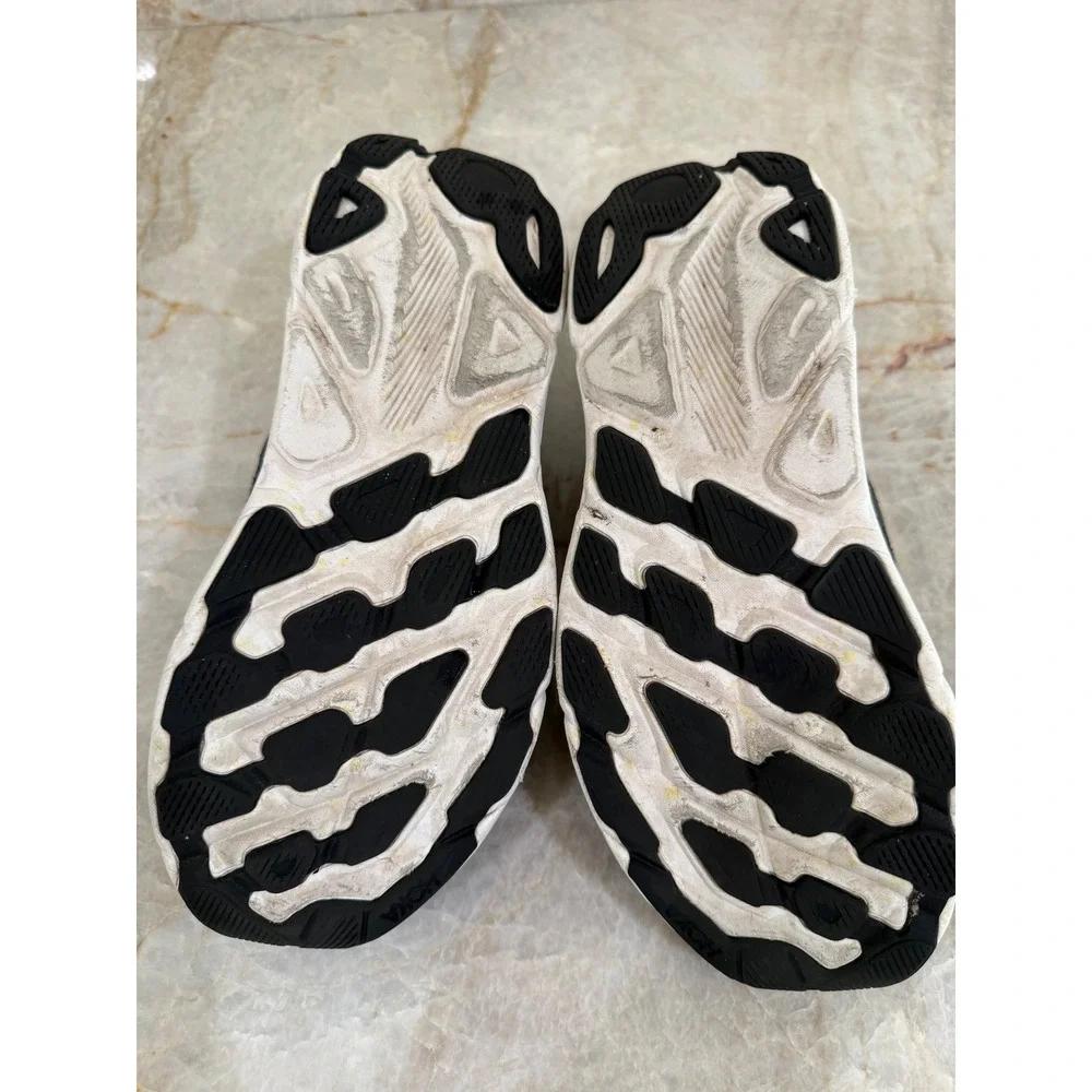 HOKA Clifton 9 Running Shoes Black White Style 1132210 BWHT Men's Size 8D